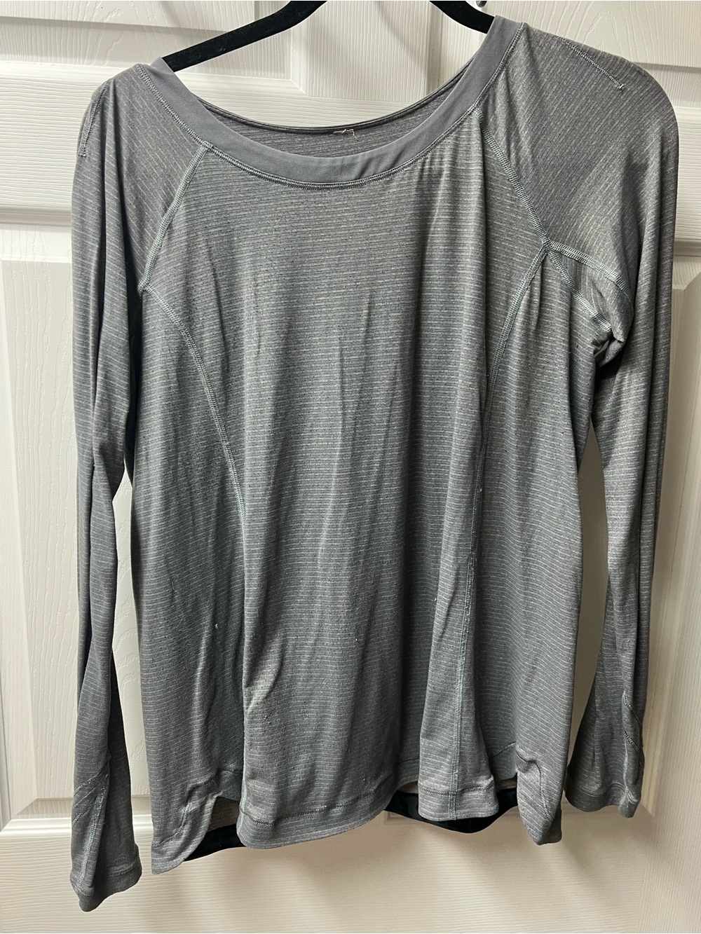 Lululemon Light Gray Long-Sleeve Women's Performance Top